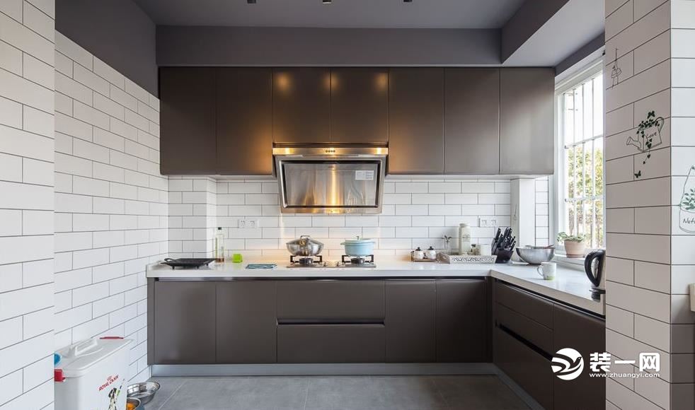 厨房墙面用什么材料好?2018厨房墙面砖装修效